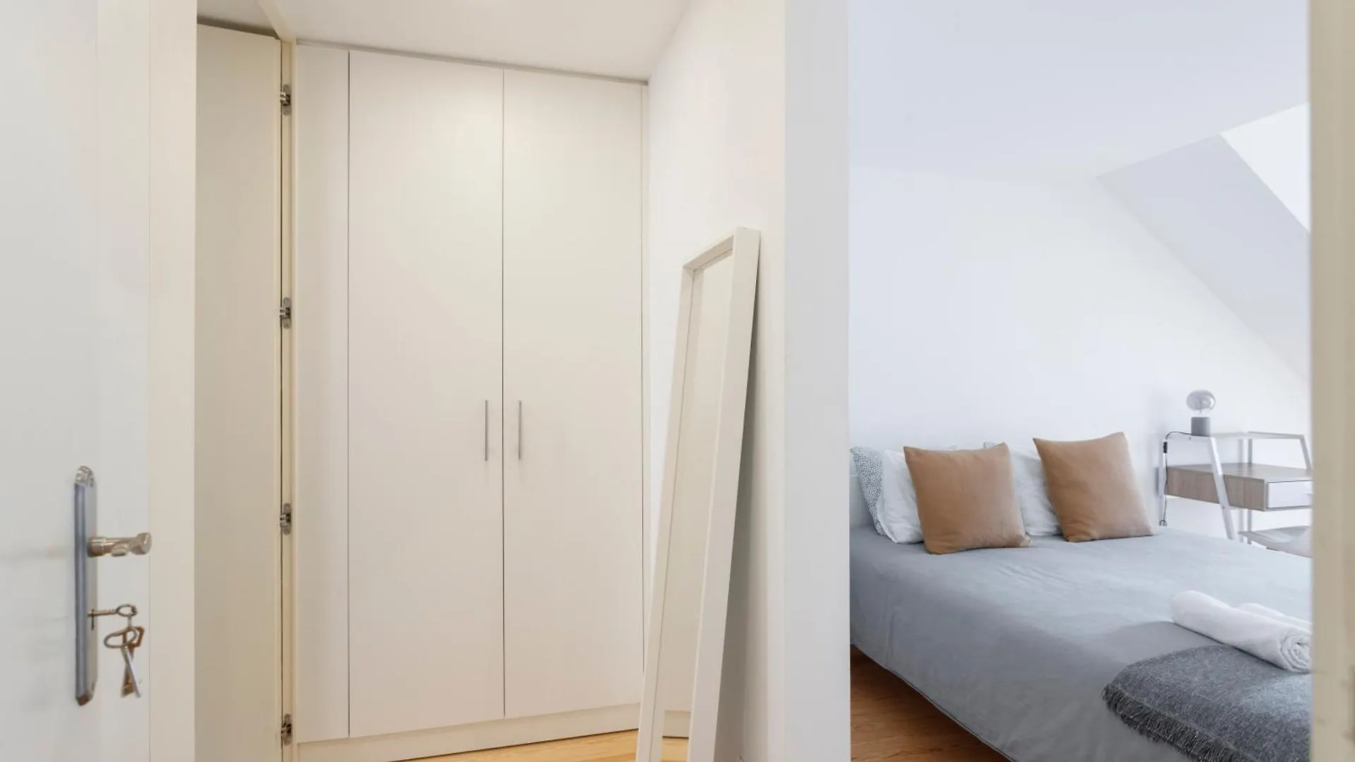 Rum i privatbostad Double Room With Private Wc In Shared House In Downtown Lisboa